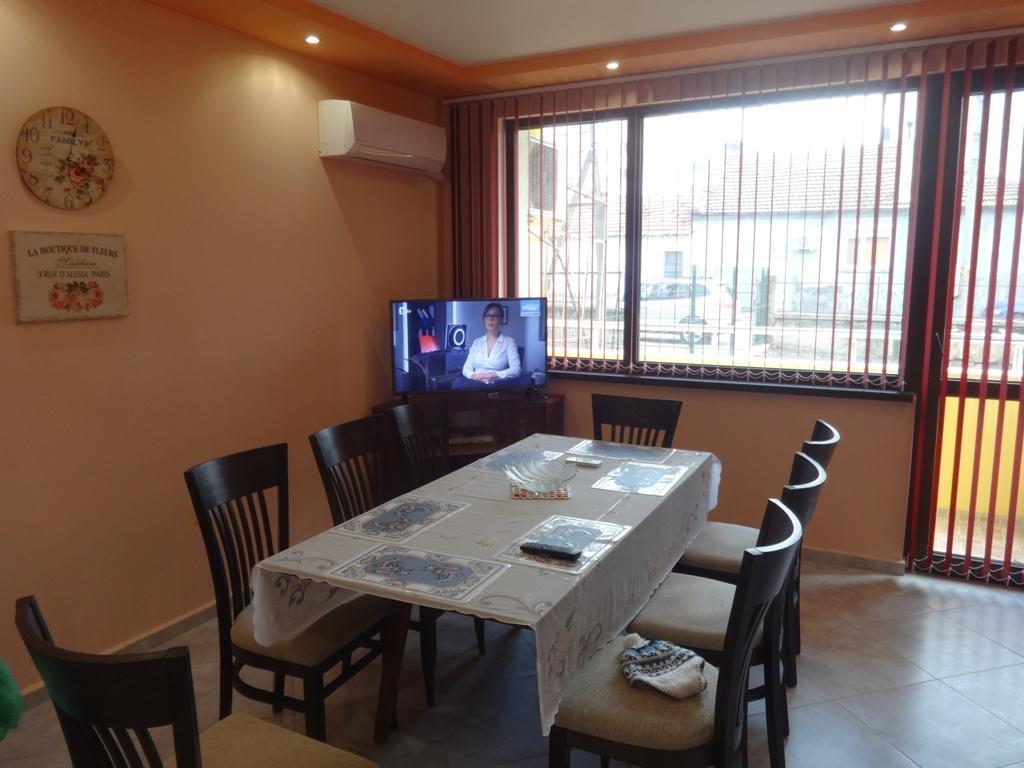 Guest House Karaulanov Elhovo  外观 照片