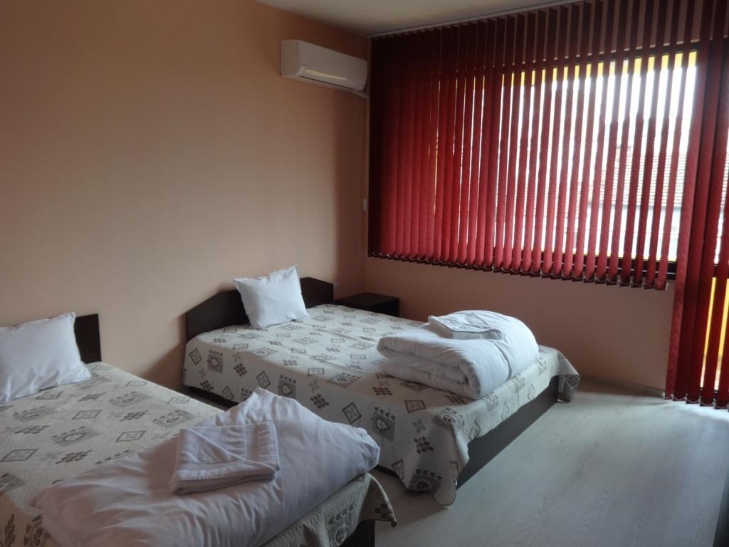 Guest House Karaulanov Elhovo  外观 照片