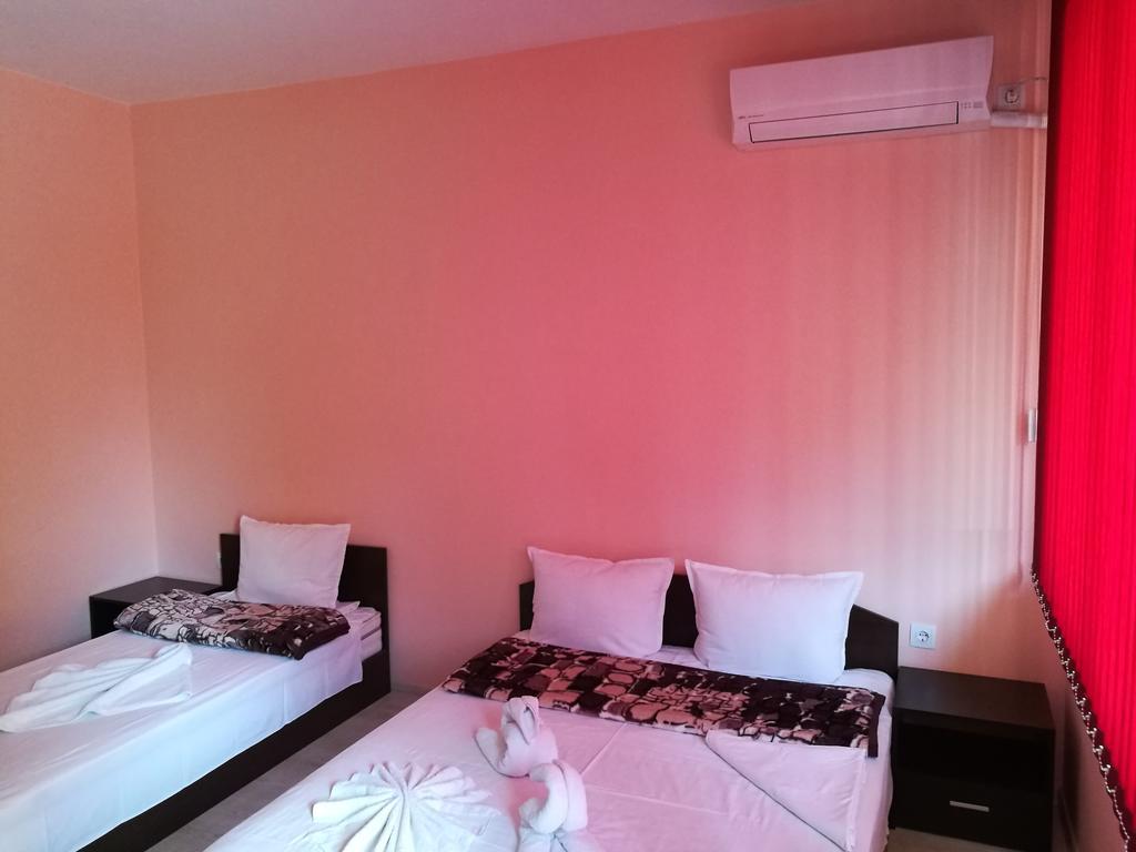 Guest House Karaulanov Elhovo  外观 照片