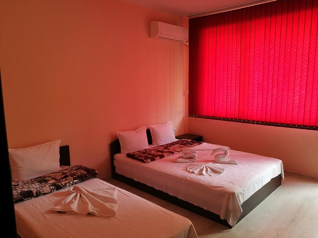 Guest House Karaulanov Elhovo  外观 照片