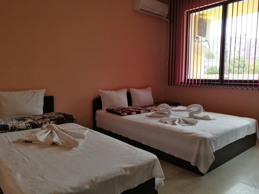 Guest House Karaulanov Elhovo  外观 照片