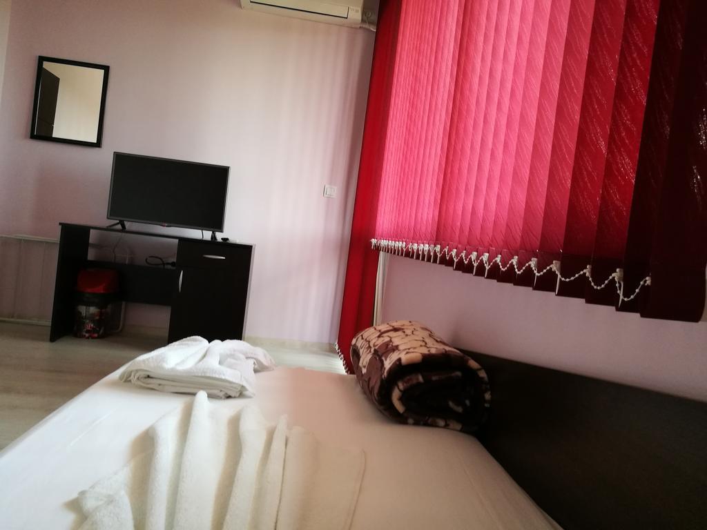 Guest House Karaulanov Elhovo  外观 照片