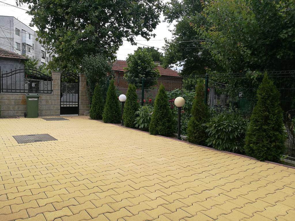 Guest House Karaulanov Elhovo  外观 照片