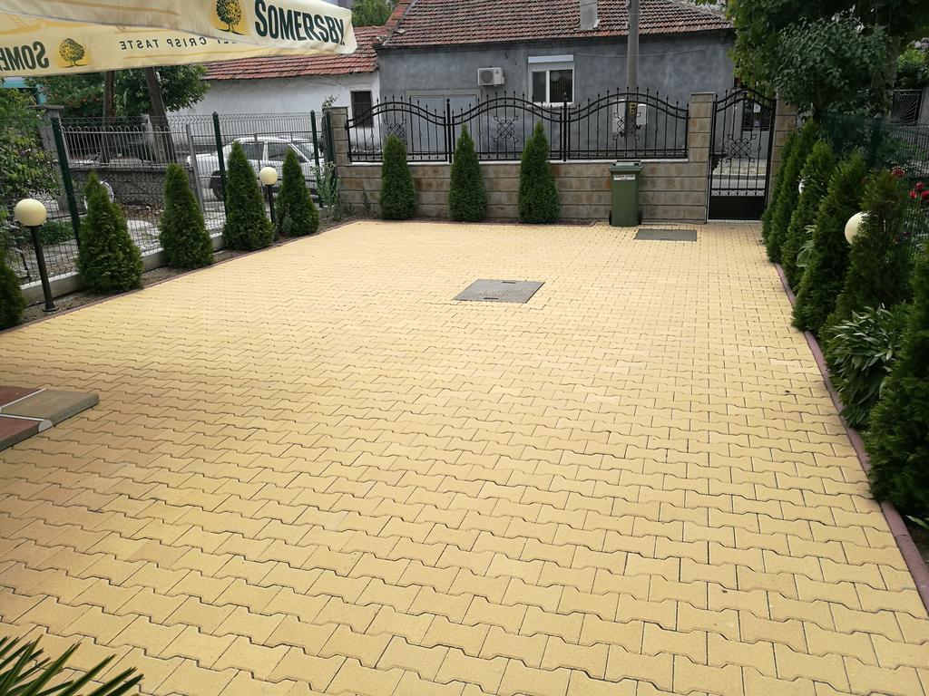 Guest House Karaulanov Elhovo  外观 照片