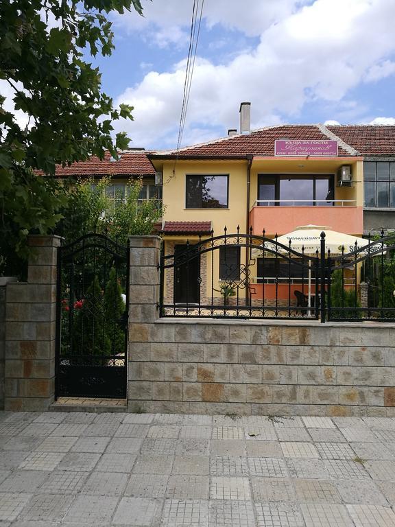 Guest House Karaulanov Elhovo  外观 照片